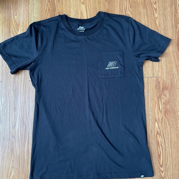 New Balance Black T-Shirt - Picture 8 of 11